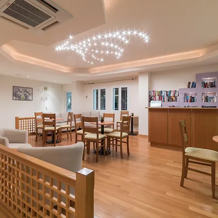 Xenos Kamara Aparthotel 2*