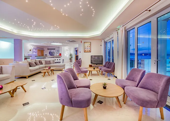 Xenos Kamara Argassi