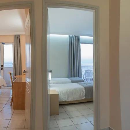 Xenos Kamara Argassi